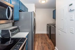 8483 Yadkin Circle photo 4