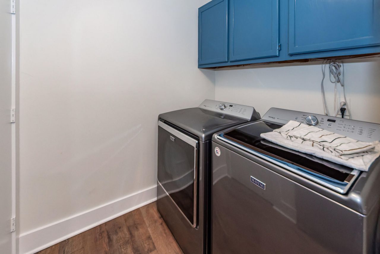 8483 Yadkin Circle Photo 6