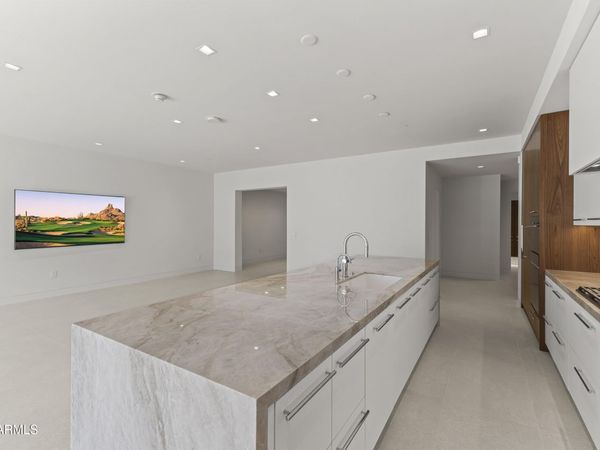 6587 N PALMERAIE Boulevard, Unit 2021, Paradise Valley, AZ 85253