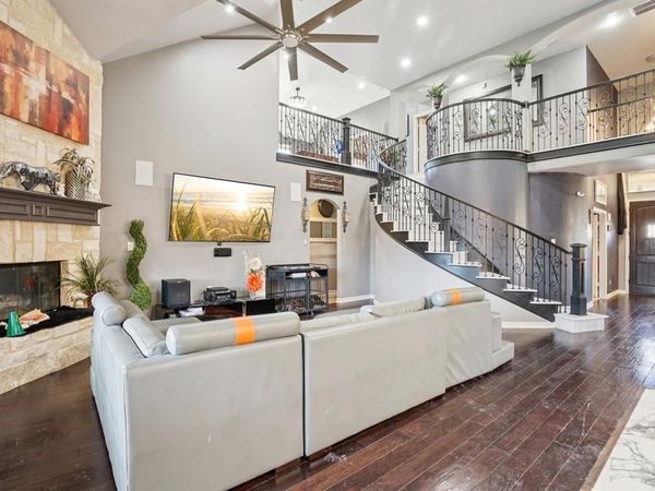 400 Shadow Creek Drive, DeSoto, TX 75115