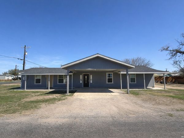 316 N Welhausen, Poth, TX 78147
