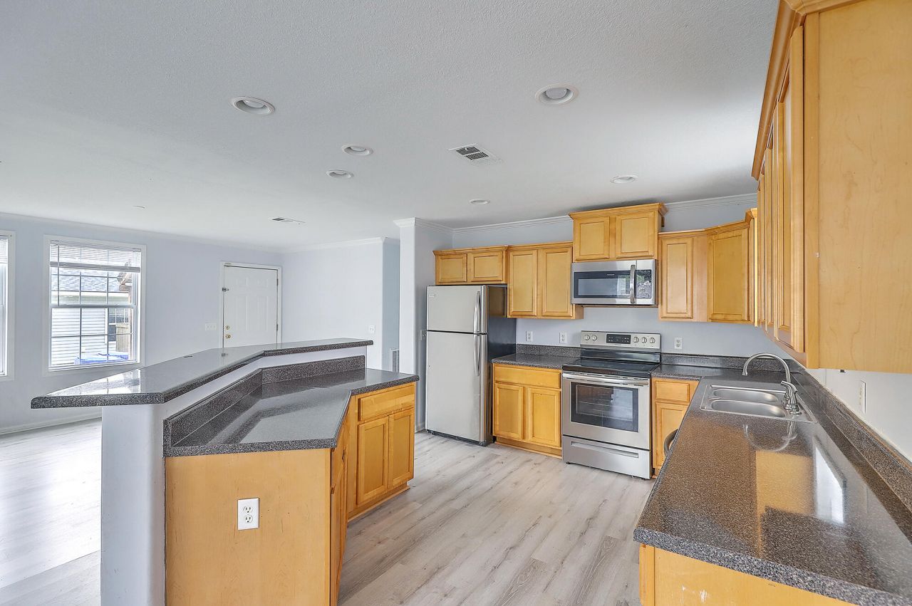 2533 Celestial Court Photo 6