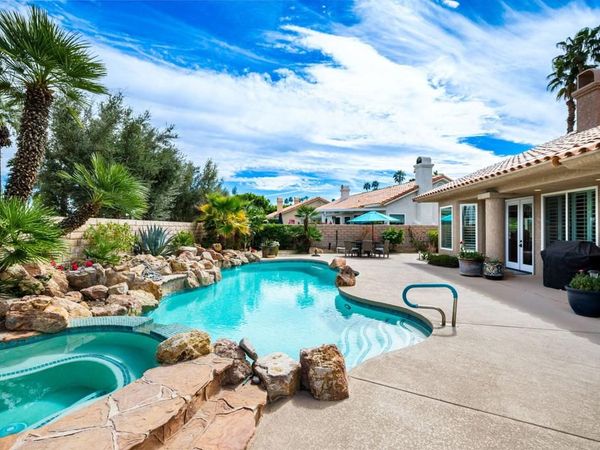 374 Links Drive, Palm Desert, CA 92211