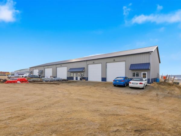 1650 Commercial Dr, Unit 203, Walford, IA 52351
