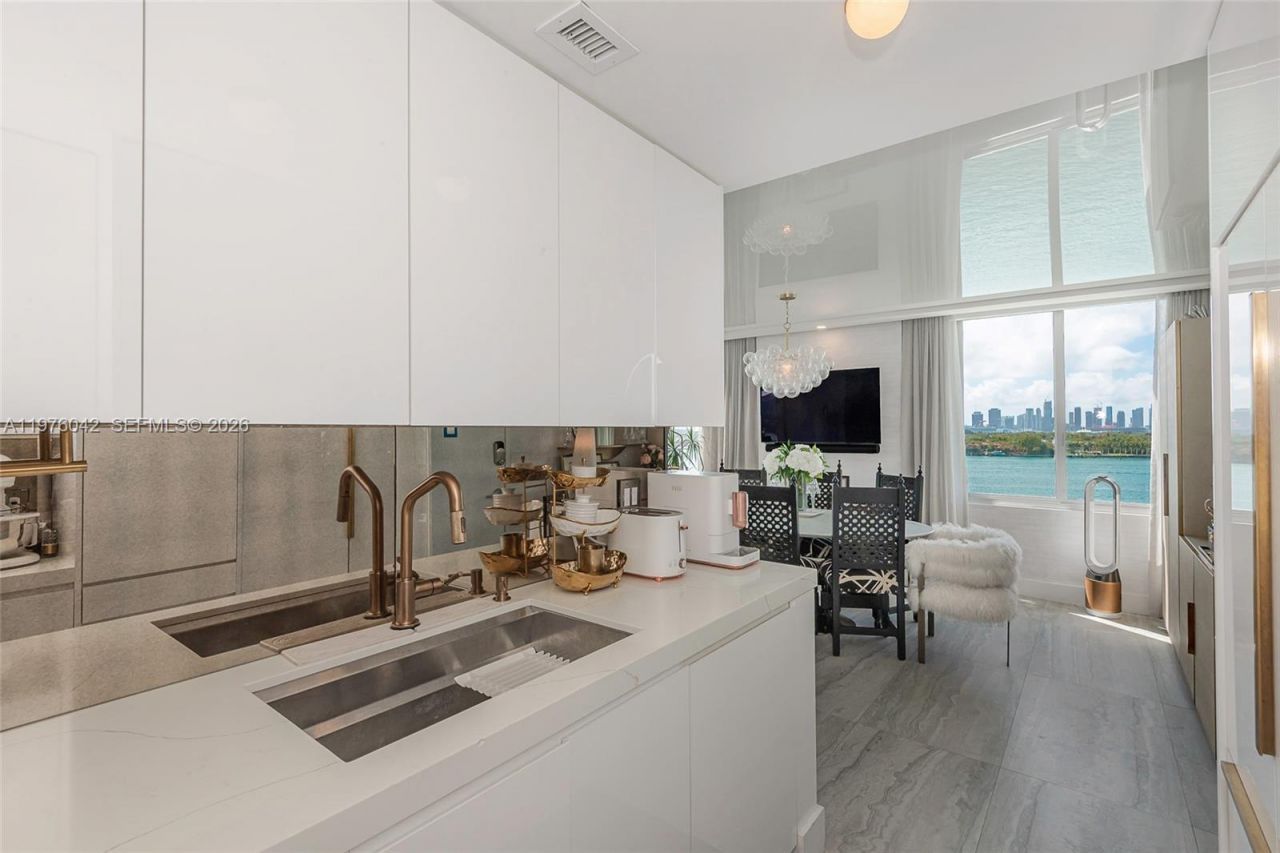 1000 West Ave, Unit 825, Miami Beach, FL 33139 Photo