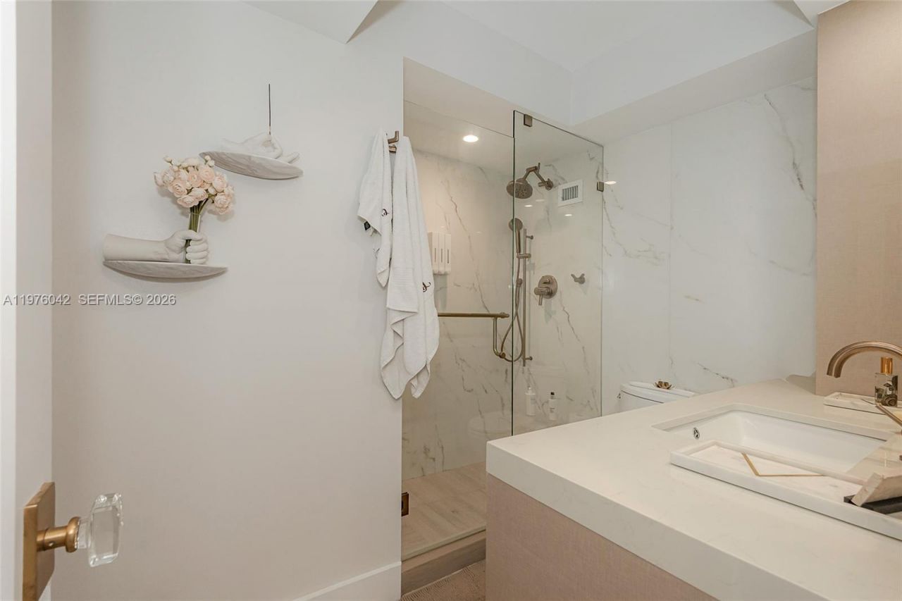 1000 West Ave, Unit 825, Miami Beach, FL 33139 Photo