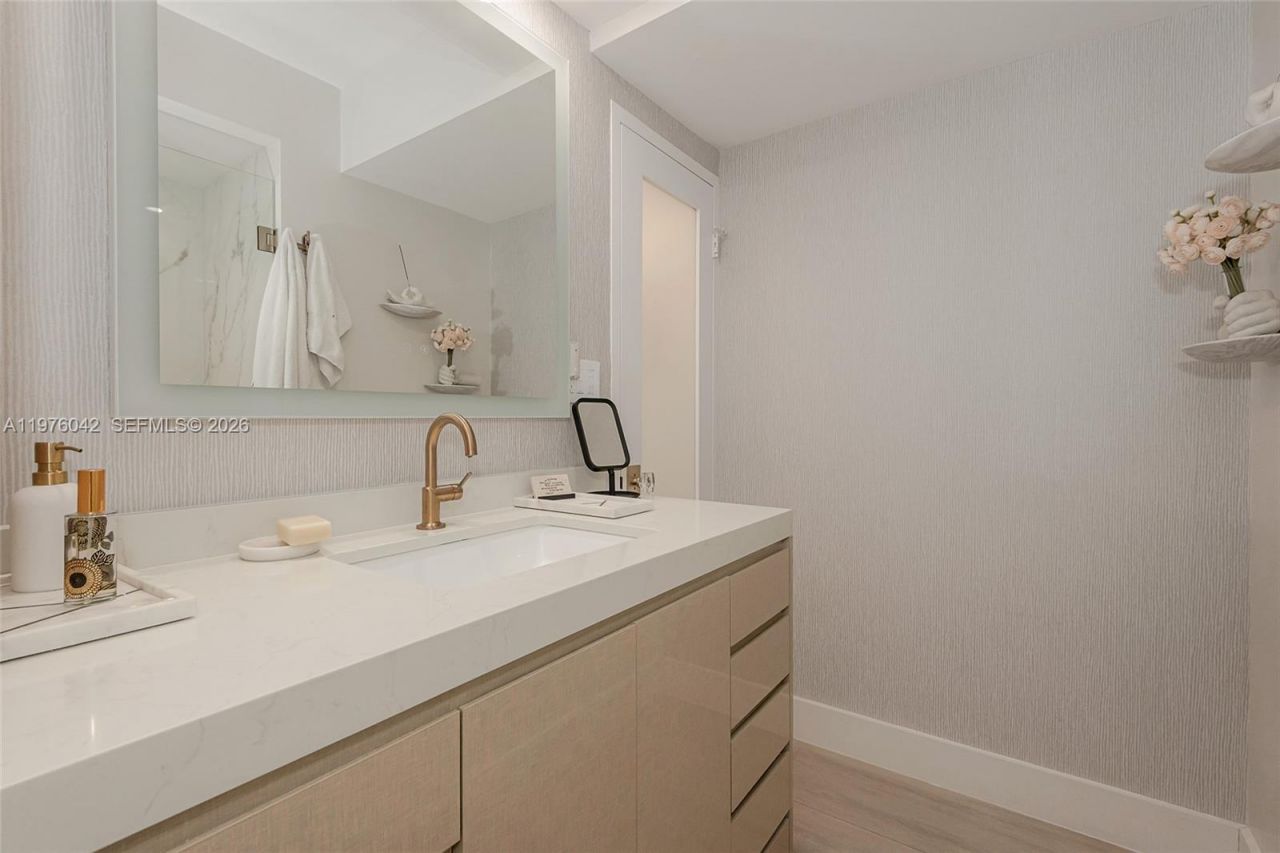 1000 West Ave, Unit 825, Miami Beach, FL 33139 Photo