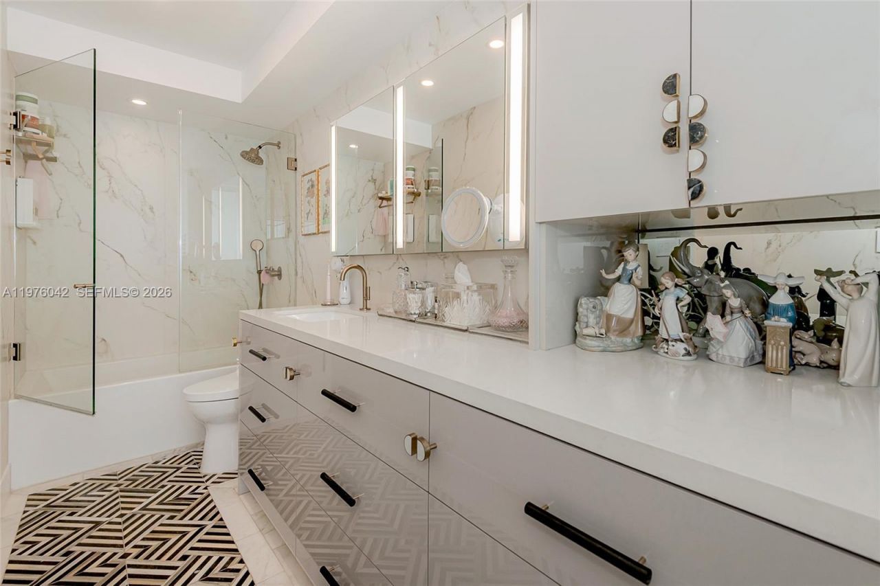 1000 West Ave, Unit 825, Miami Beach, FL 33139 Photo