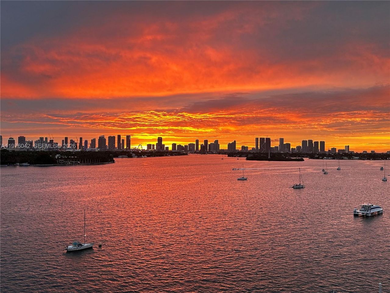 1000 West Ave, Unit 825, Miami Beach, FL 33139 Photo