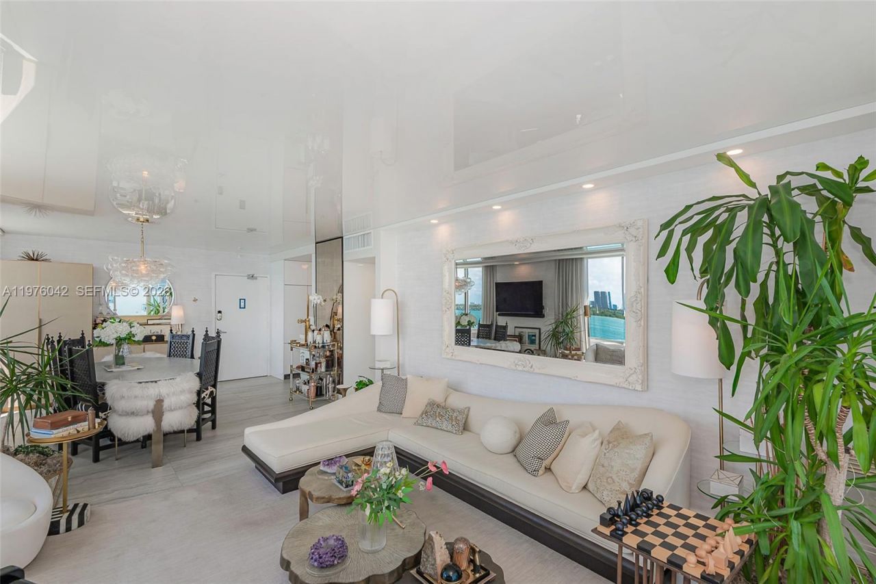 1000 West Ave, Unit 825, Miami Beach, FL 33139 Photo