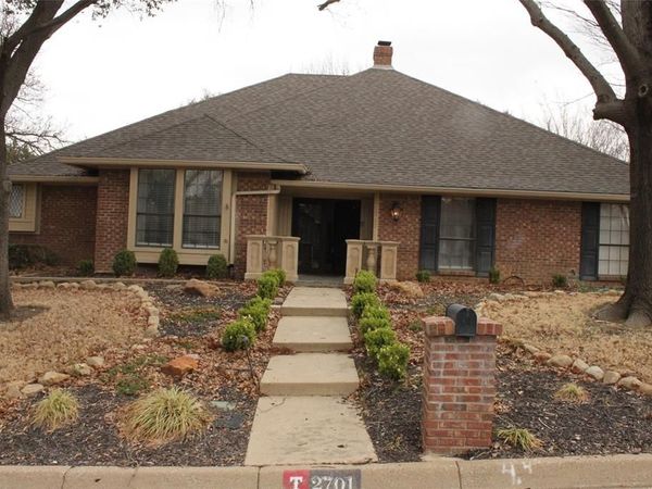 2701 Shadow Drive W, Arlington, TX 76006