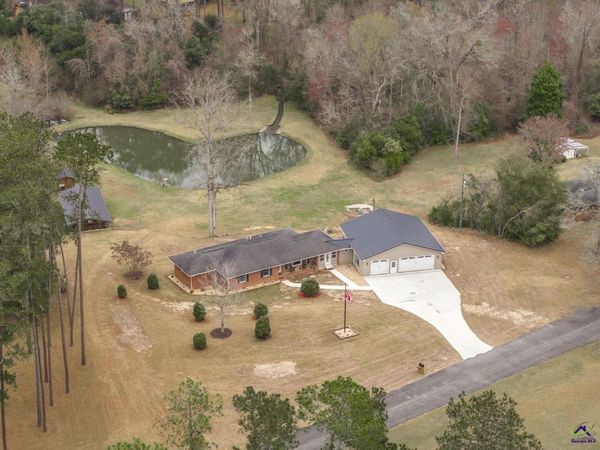 26 Mansfield Drive, Hawkinsville, GA 31036