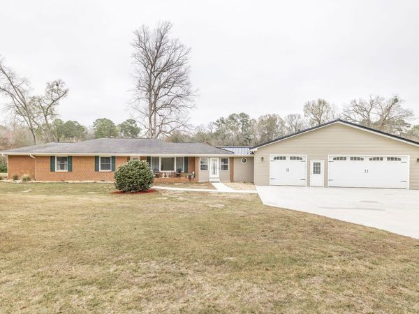 26 Mansfield Drive, Hawkinsville, GA 31036