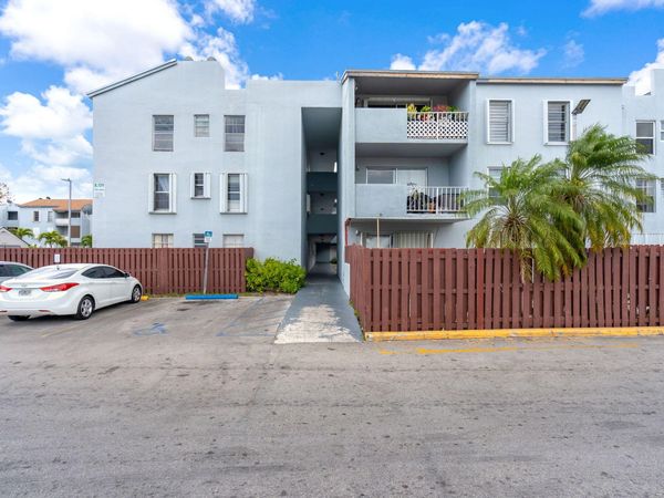 1735 W 60th Street, Unit M307, Hialeah, FL 33012