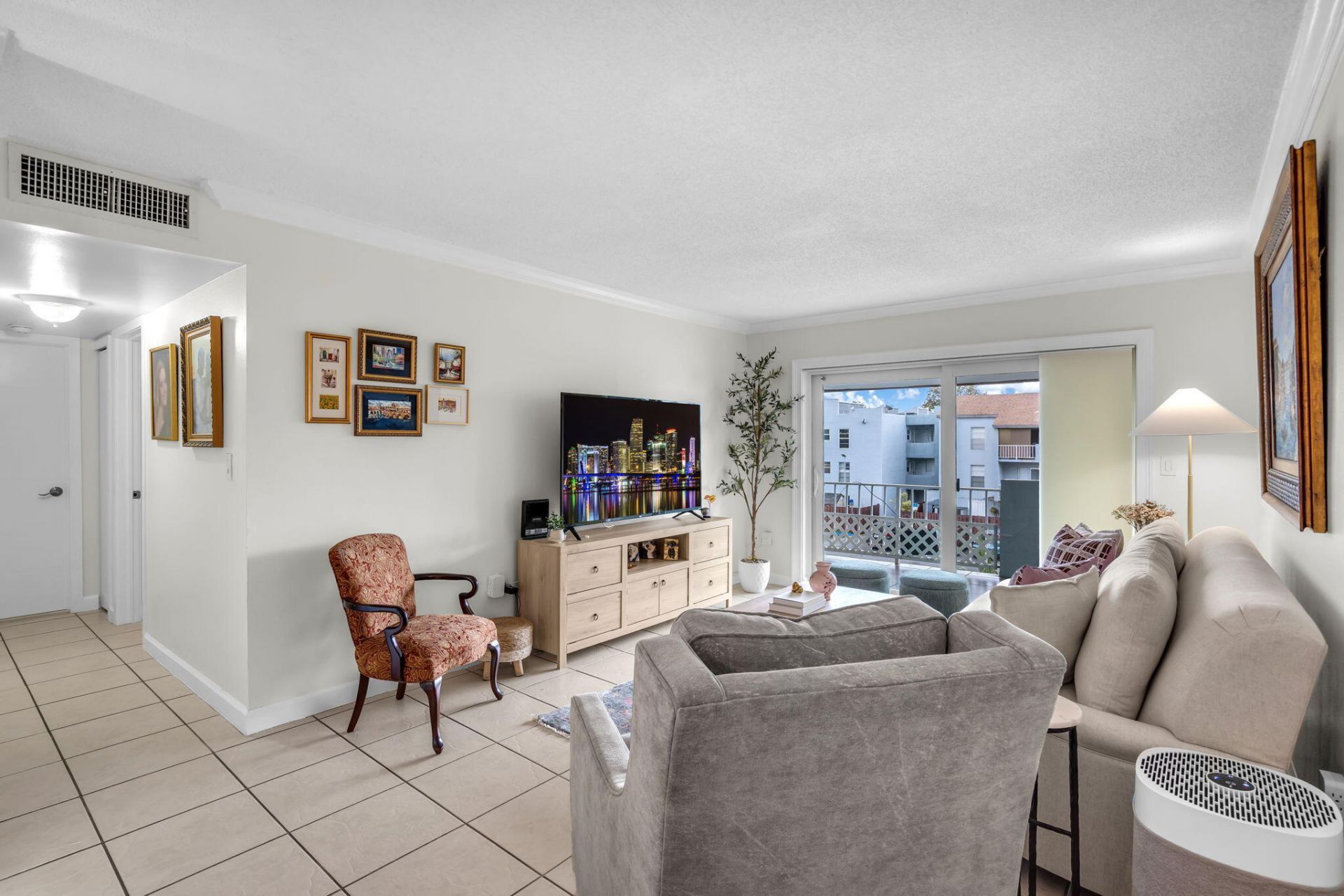 1735 W 60th Street, Unit M307, Hialeah, FL 33012 Photo