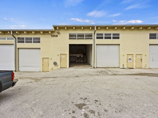 1209 Gateway Road, Unit 207, Lake Park, FL 33403