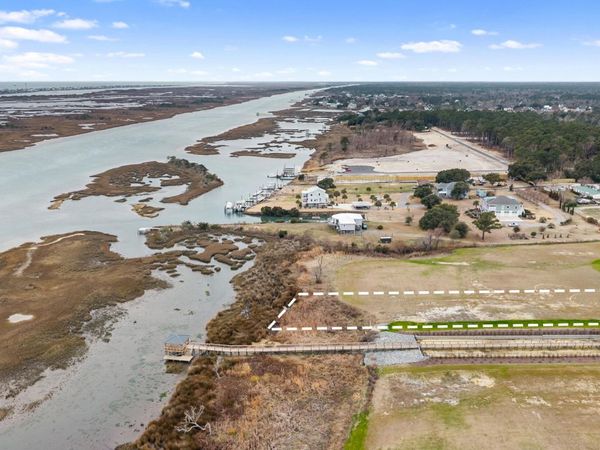 106 S Glimmering Glass Lane , Hampstead, NC 28443