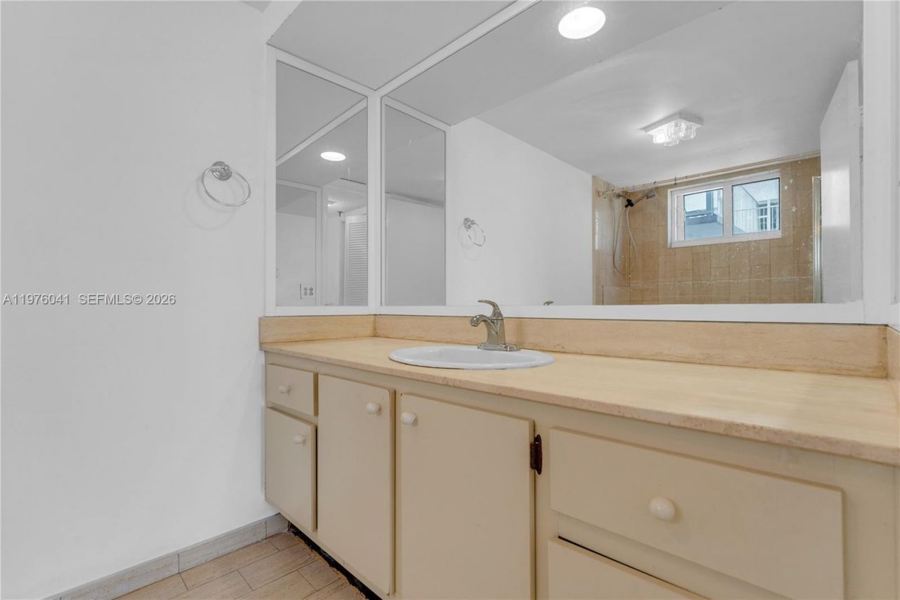 2457 Collins Ave, Unit 201, Miami Beach, FL 33140 Photo