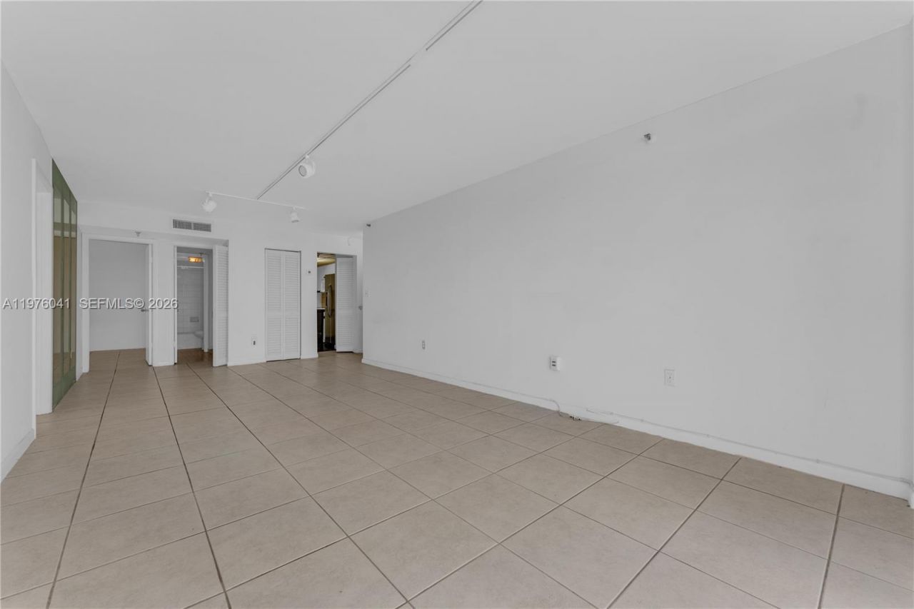 2457 Collins Ave, Unit 201, Miami Beach, FL 33140 Photo