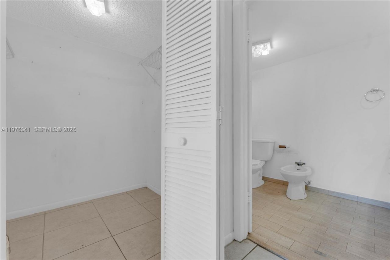 2457 Collins Ave, Unit 201, Miami Beach, FL 33140 Photo