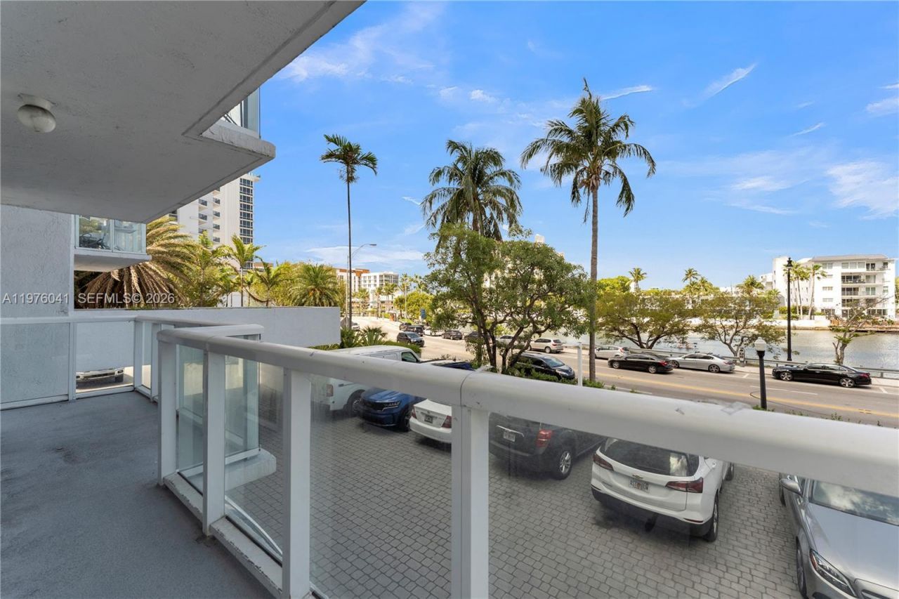 2457 Collins Ave, Unit 201, Miami Beach, FL 33140 Photo