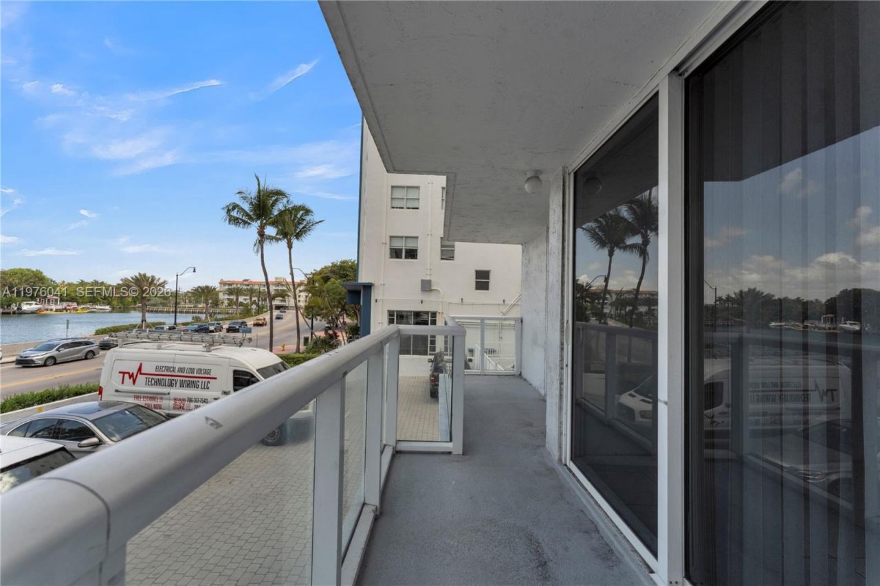 2457 Collins Ave, Unit 201, Miami Beach, FL 33140 Photo