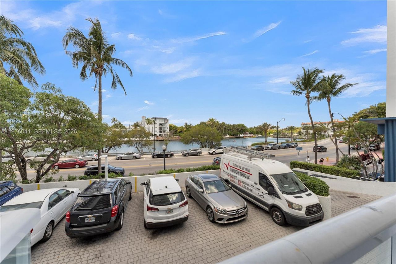2457 Collins Ave, Unit 201, Miami Beach, FL 33140 Photo