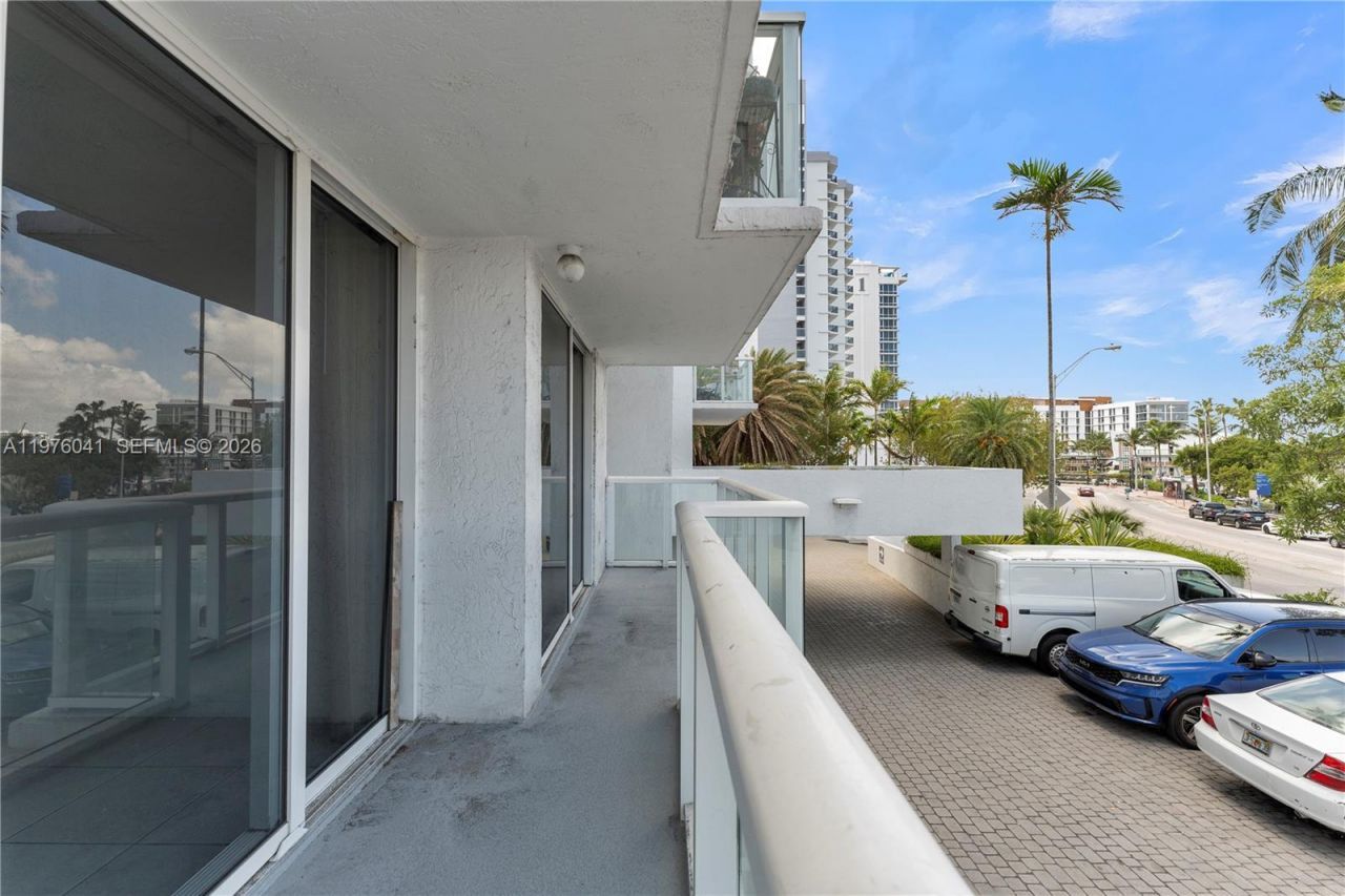 2457 Collins Ave, Unit 201, Miami Beach, FL 33140 Photo