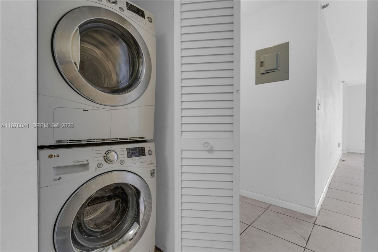 2457 Collins Ave, Unit 201, Miami Beach, FL 33140 Photo