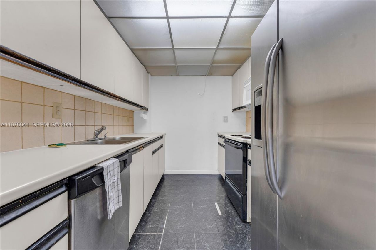 2457 Collins Ave, Unit 201, Miami Beach, FL 33140 Photo