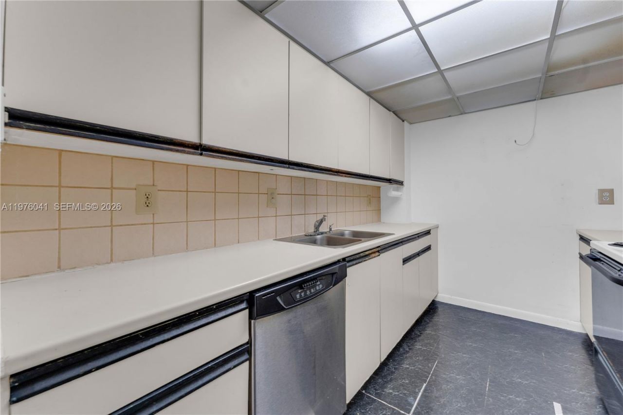 2457 Collins Ave, Unit 201, Miami Beach, FL 33140 Photo