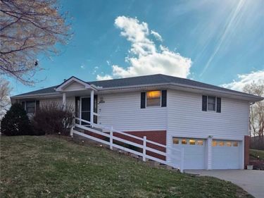 2428 Little Blue Court, Liberty, MO 64068