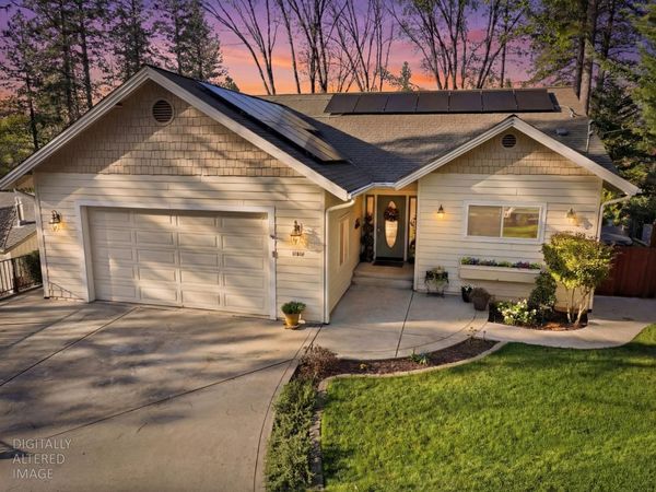 11818 Upper Circle Dr, Grass Valley, CA 95949