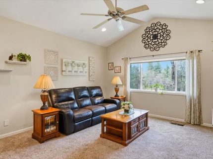 11818 Upper Circle Dr, Grass Valley, CA 95949 Photo