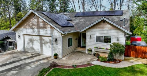 11818 Upper Circle Dr, Grass Valley, CA 95949 Photo