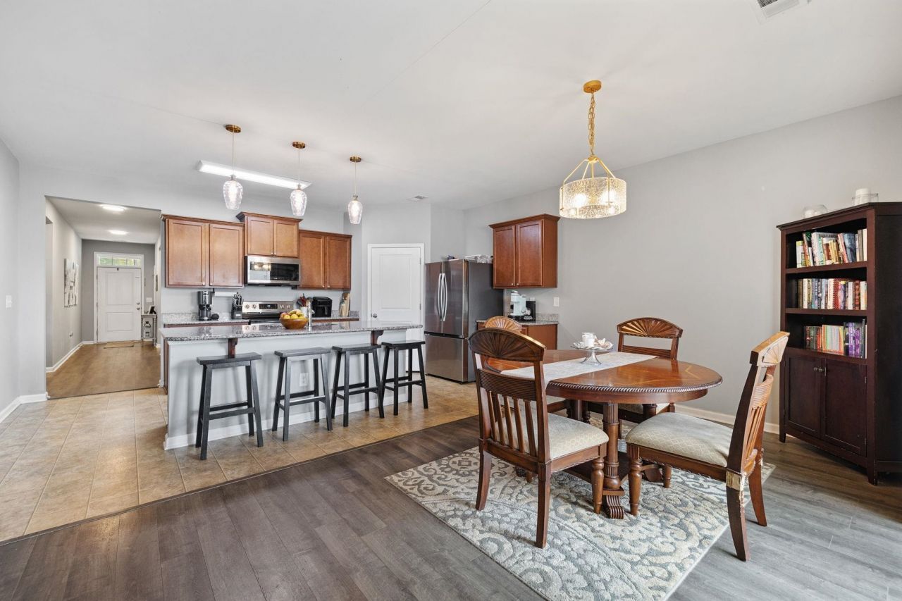 858 Hayes Point Circle Photo 20