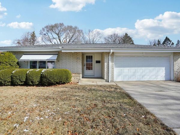 8840 W Cheyenne STREET, Milwaukee, WI 53224