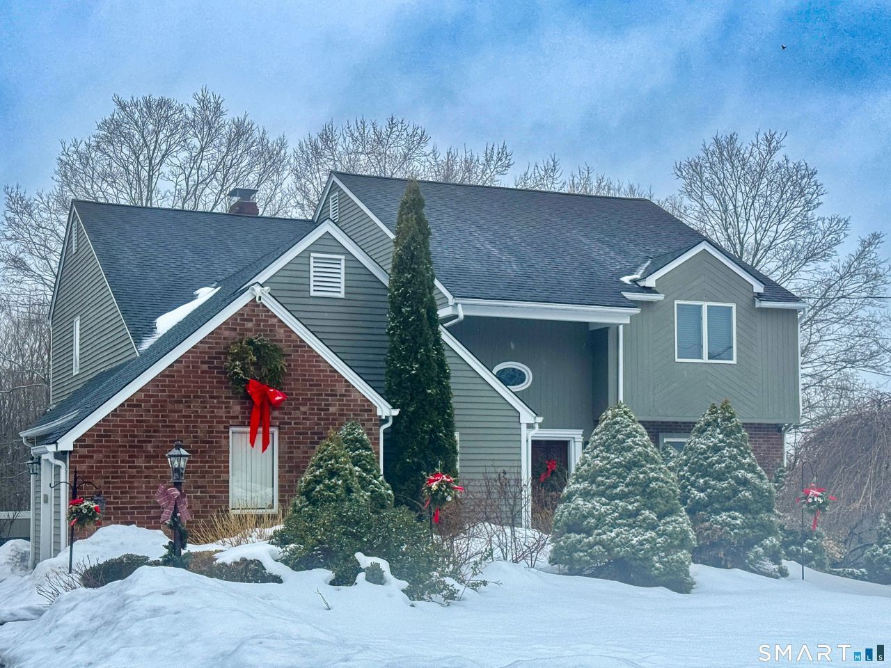 8 Whispering Pines, Wallingford, CT 06492 Main Photo