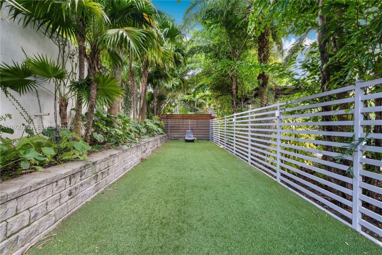 1880 S Bayshore Dr, Miami, FL 33133 Photo