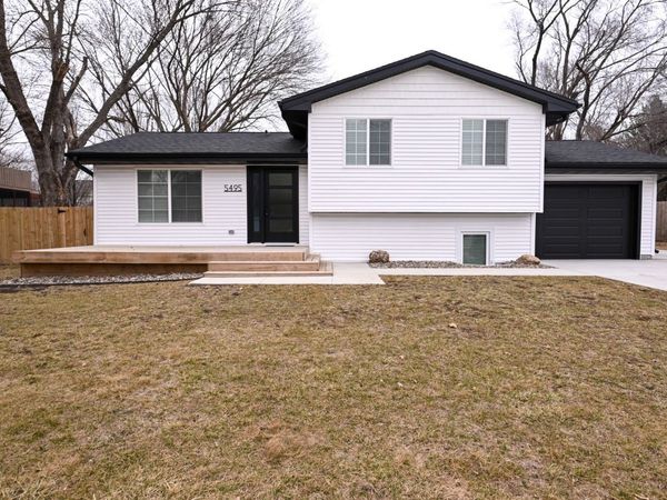 5495 NW 66th Avenue, Johnston, IA 50131