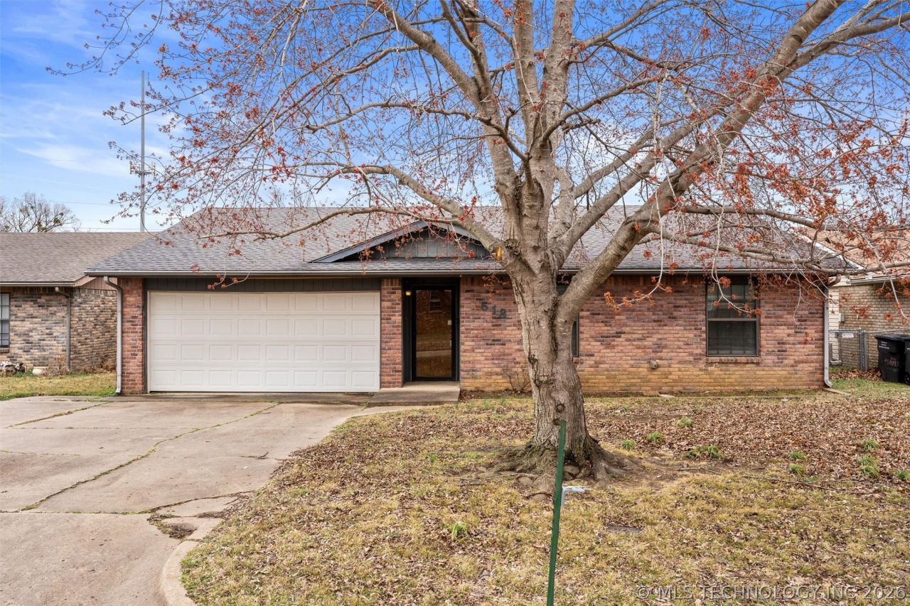 518 Carol Road, Bartlesville, OK 74003 Main Photo