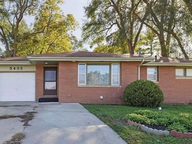 5433 pioneers Street, Lincoln, NE 68506