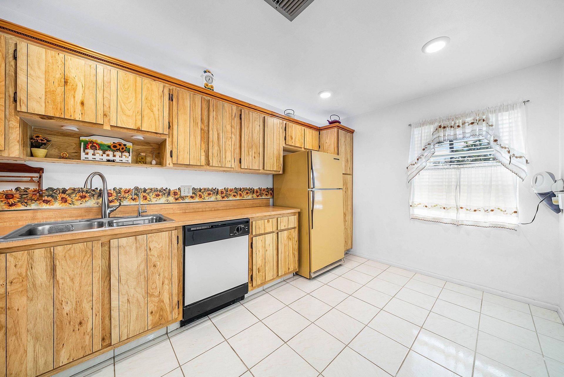 5730 Fernley Drive E, Unit 23, West Palm Beach, FL 33415 Photo