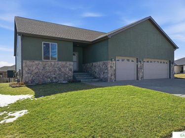 2727 Shadowbrook Drive, Lincoln, NE 68516