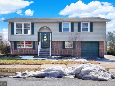 109 MAPLEWOOD DRIVE , DOVER, PA 17315