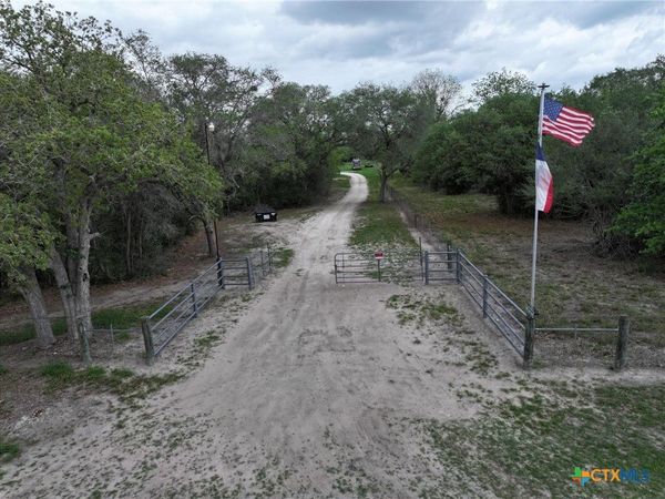 838 E. Oak St., Goliad, TX 77963