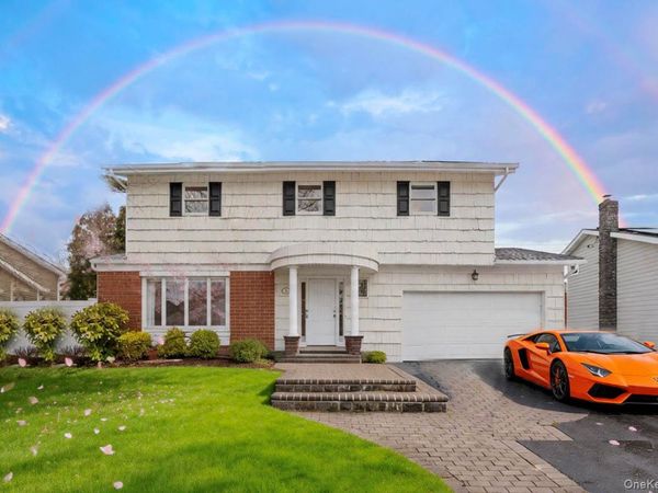 8 Sagamore Way S, Jericho, NY 11753