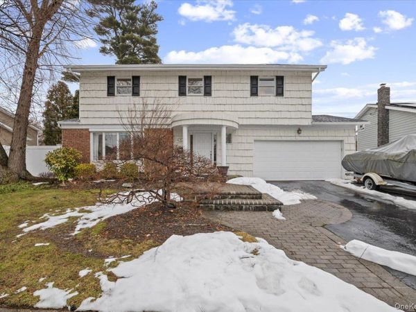 8 Sagamore Way S, Jericho, NY 11753