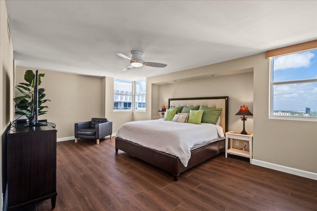 1890 S Ocean Drive, Unit PH4, Hallandale Beach, FL 33009 Photo