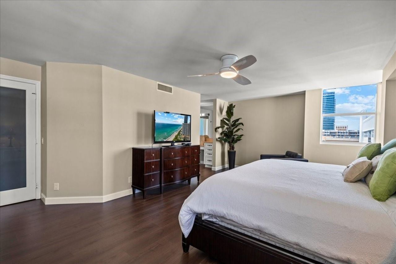 1890 S Ocean Drive, Unit PH4, Hallandale Beach, FL 33009 Photo